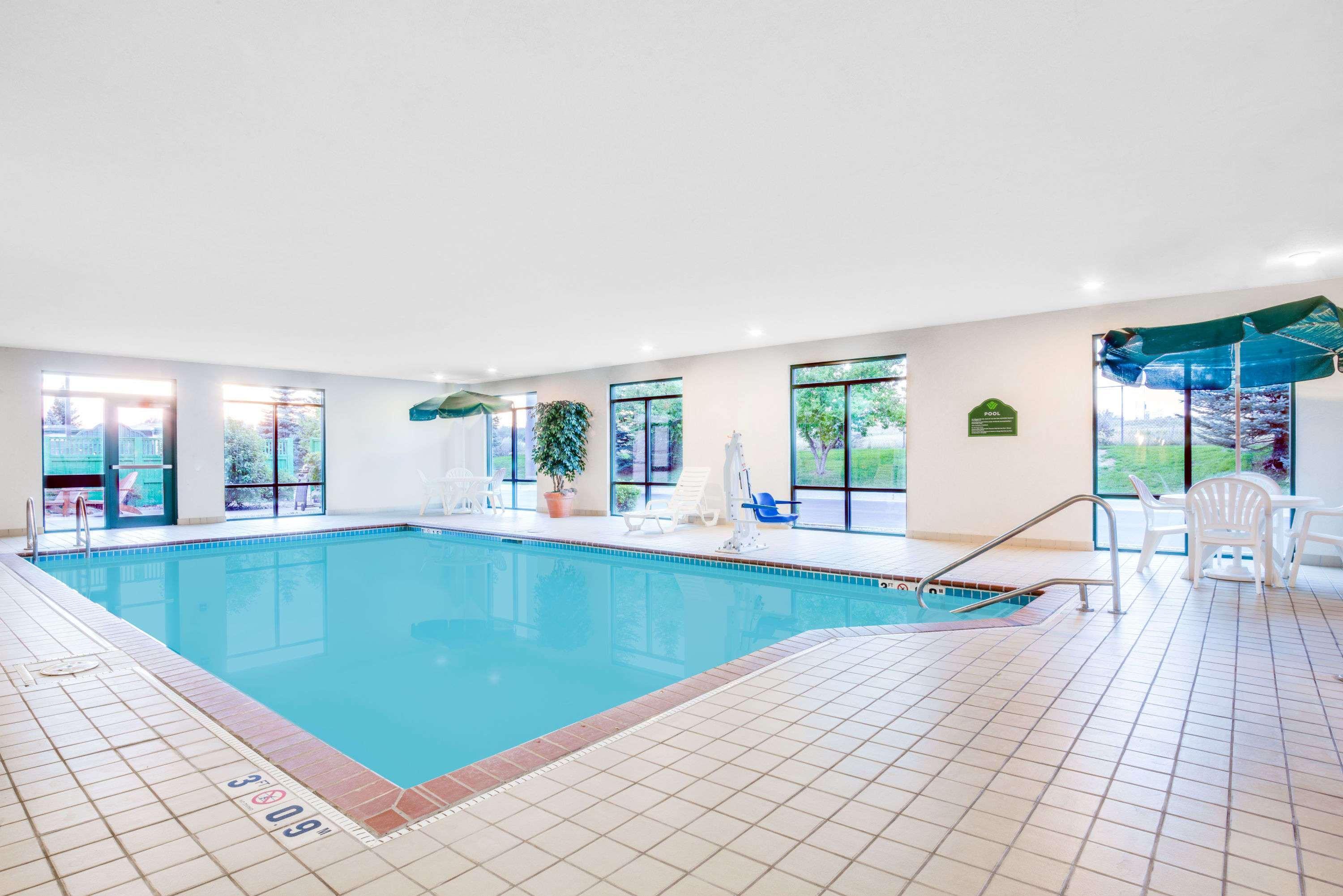 Hotel Wingate By Wyndham Gillette Extérieur photo