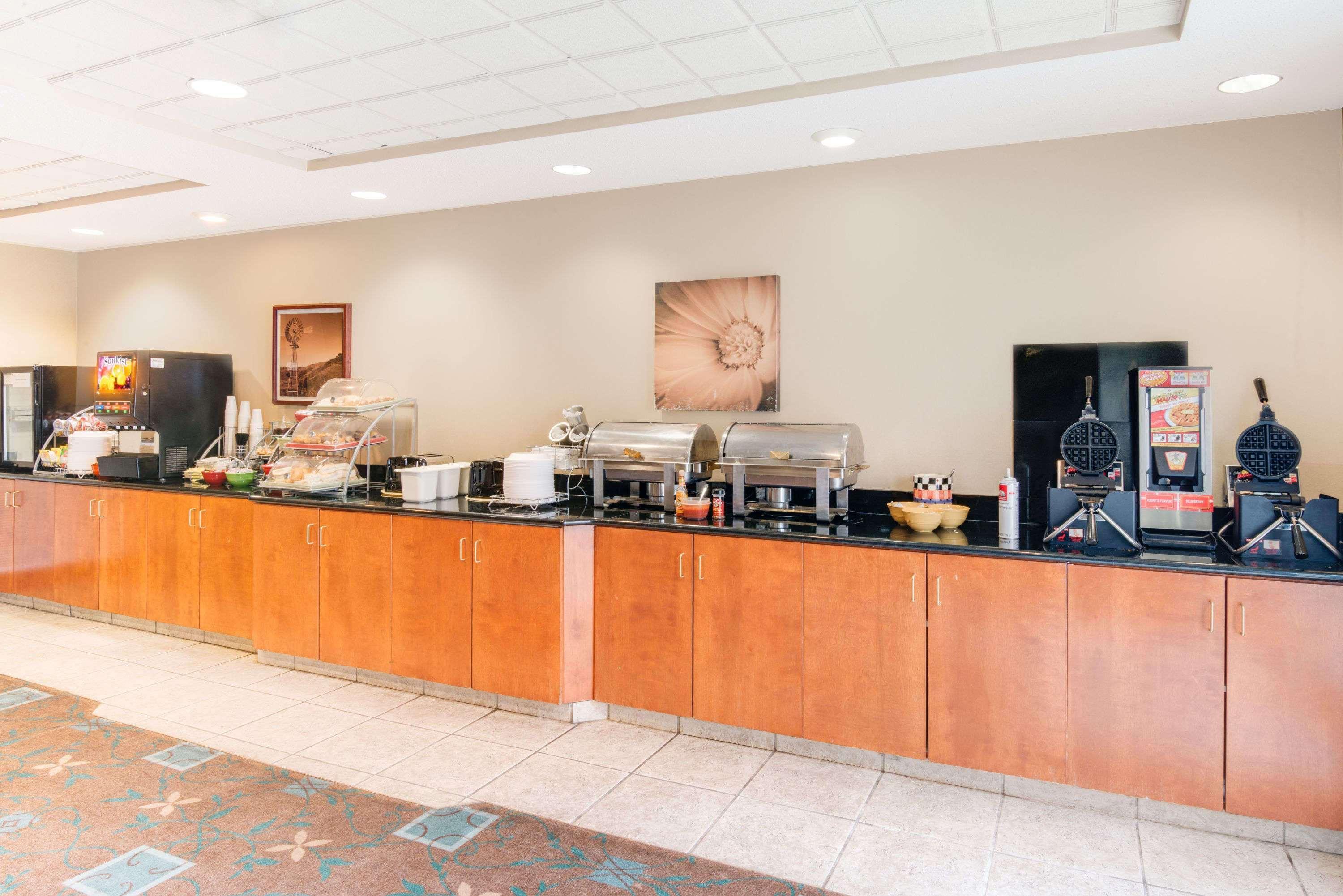 Hotel Wingate By Wyndham Gillette Extérieur photo